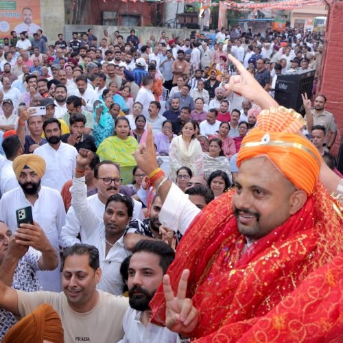आशीर्वाद समारोह ने धारण किया विशाल रैली का रूप, हजारों कार्यकर्ताओं और शहरवासियों ने दिया अशोक सरीन हिक्की को आशीर्वाद