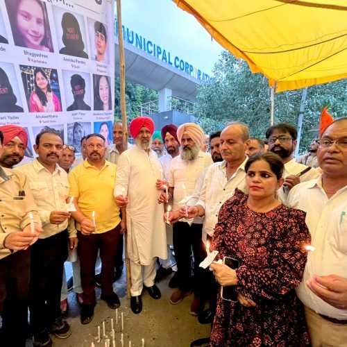 युवाओं के भविष्य से खिलवाड़ बर्दाश्त नहीं, विद्यार्थियों के हकों की लड़ाई में कांग्रेस हर कदम पर साथ: लाडी शेरोवालिया, राजिंदर बेरी