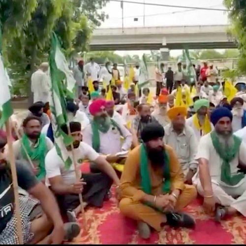 धान की फसल खतरे में! जालंधर में किसानों ने बिजली कटौती के विरोध में घेरा PSPCL कार्यालय, बड़े आंदोलन की चेतावनी