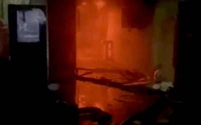 जालंधर में शॉर्ट सर्किट से गोदाम में लगी आग:कोठी से सामान बचाने के लिए दौड़े लोग; फायर ब्रिगेड की 4 गाड़ियां पहुंची